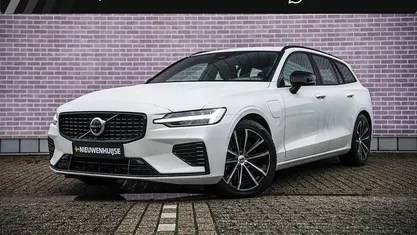 Wit Occasion 2025 Volvo V60 Plus Stationwagen | € 42.899 (Eerlijke prijs)
