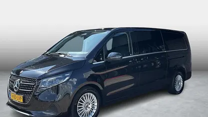 Zwart Occasion 2024 Mercedes V300 Avantgarde MPV | € 74.950 (Eerlijke prijs)