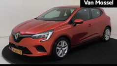 Rood Gebruikt 2022 Renault Clio V Zen Hatchback | € 15.935 (Eerlijke prijs)