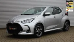 Grijs Gebruikt 2023 Toyota Yaris Business Edition Hatchback | € 21.950 (Eerlijke prijs)