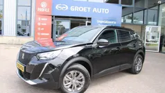 Zwart Gebruikt 2023 Peugeot e-2008 Style SUV | € 20.550 (Goede deal)
