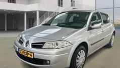 Zilver Gebruikt 2009 Renault Mégane III Business Hatchback | € 2.695 (Eerlijke prijs)