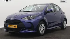 Blauw, metallic lak Occasion 2024 Toyota Yaris Active Hatchback | € 20.945 (Eerlijke prijs)