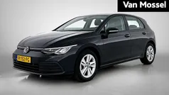 Zwart Gebruikt 2022 VW Golf VIII Life Hatchback | € 21.900 (Eerlijke prijs)