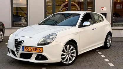 Occasion 2012 Alfa Romeo Giulietta Distinctive Hatchback | € 8.499 (Eerlijke prijs)