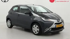 Grijs Gebruikt 2015 Toyota Aygo X-play Hatchback | € 8.999 (Eerlijke prijs)