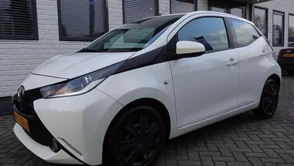 Occasion Toyota Aygo X-play 69 PK (50 kW) 2015 Hatchback