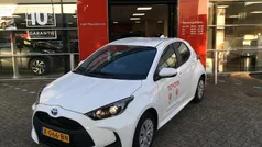 Gebruikt 2023 Toyota Yaris Hybrid Active Hatchback | € 21.950 (Eerlijke prijs)