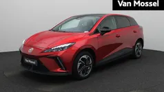 Rood Gebruikt 2023 MG MG4 EV Luxury Hatchback | € 23.400 (Eerlijke prijs)