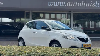 Wit Gebruikt 2017 Lancia Ypsilon Gold Hatchback | € 7.990 (Eerlijke prijs)