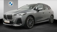 Grijs, metallic lak Gebruikt 2024 BMW 225 Active Tourer M Sport MPV | € 42.900 (Eerlijke prijs)