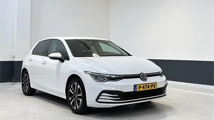 Wit Occasion 2022 VW Golf VIII Hatchback | € 12.949 (Eerlijke prijs)