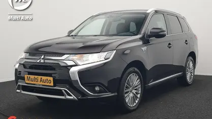 Zwart Gebruikt 2019 Mitsubishi Outlander P-HEV Intense SUV | € 20.240 (Goede deal)