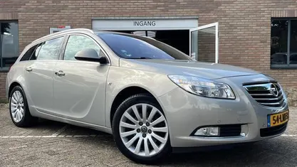 Beige Gebruikt 2010 Opel Insignia Cosmo Stationwagen | € 6.950 (Eerlijke prijs)