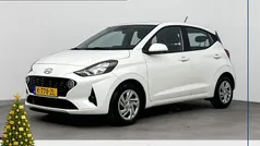 Polar white (psw) Gebruikt 2021 Hyundai i10 Comfort Hatchback | € 13.400 (Eerlijke prijs)