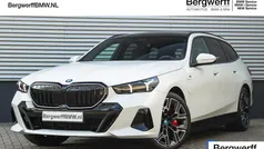 Gebruikt 2025 BMW 550e M Sport Stationwagen | € 99.875 (Super prijs)