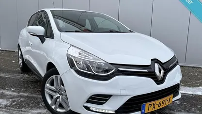 Wit Occasion 2017 Renault Clio IV Zen Hatchback | € 8.994 (Eerlijke prijs)