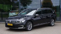 Zwart Gebruikt 2015 VW Passat Highline Stationwagen | € 15.750 (Eerlijke prijs)