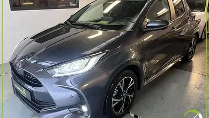 Nieuw Toyota Yaris Business Edition 80 PK (58 kW) 2025 Grijs Hatchback