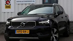 Zwart, metallic lak Gebruikt 2021 Volvo XC40 Core SUV | € 36.900 (Eerlijke prijs)