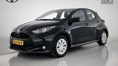 Zwart Gebruikt 2024 Toyota Yaris Hybrid Active Hatchback | € 22.945 (Eerlijke prijs)