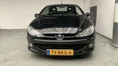 Zwart Gebruikt 2003 Peugeot 206 CC Premium Cabriolet | € 1.650 (Eerlijke prijs)