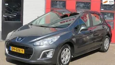 Grijs, metallic lak Gebruikt 2012 Peugeot 308 Access Hatchback | € 3.950 (Eerlijke prijs)