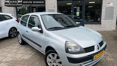 Grijs Gebruikt 2003 Renault Clio II Hatchback | € 1.750 (Eerlijke prijs)