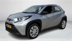 Grijs Gebruikt 2022 Toyota Aygo Play Hatchback | € 17.945 (Eerlijke prijs)