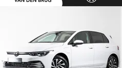 Wit Gebruikt 2021 VW Golf VIII Style Hatchback | € 25.485 (Eerlijke prijs)