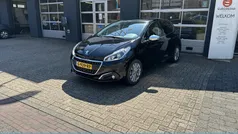 Zwart Gebruikt 2019 Peugeot 208 Allure Hatchback | € 11.950 (Eerlijke prijs)