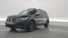 Zwart Gebruikt 2024 VW Tiguan Allspace Life SUV | € 43.900 (Eerlijke prijs)
