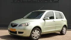 Groen, metallic lak Gebruikt 2006 Mazda 2 Touring MPV | € 2.950 (Eerlijke prijs)