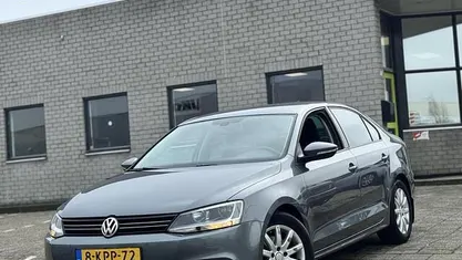Occasion VW Jetta Comfortline 105 PK (77 kW) 2013 Grijs Sedan