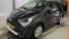 Zwart Gebruikt 2020 Toyota Aygo X-play Hatchback | € 9.850 (Eerlijke prijs)