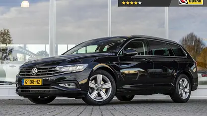 Zwart Gebruikt 2019 VW Passat Comfortline Stationwagen | € 22.845 (Eerlijke prijs)