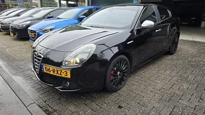 Zwart Gebruikt 2011 Alfa Romeo Giulietta Distinctive Hatchback | € 6.999 (Eerlijke prijs)