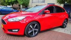Rood Gebruikt 2015 Ford Focus Trend Hatchback | € 8.950 (Eerlijke prijs)