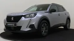 Grijs, metallic lak Gebruikt 2023 Peugeot 2008 Style SUV | € 19.925 (Goede deal)