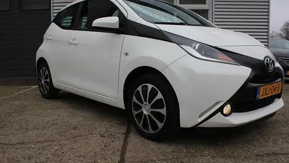 Occasion Toyota Aygo X-play 69 PK (50 kW) 2014 Wit Hatchback