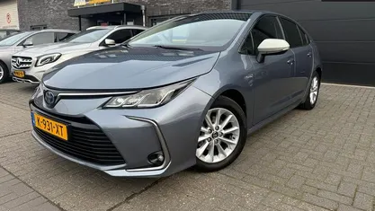 Grijs Occasion 2021 Toyota Corolla Active Sedan | € 20.850 (Eerlijke prijs)