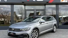 Grijs, metallic lak Gebruikt 2021 VW Passat GTE Stationwagen | € 24.999 (Eerlijke prijs)