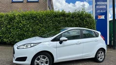 Wit, metallic lak Gebruikt 2014 Ford Fiesta Hatchback | € 6.999 (Eerlijke prijs)