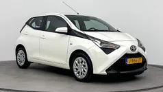 Wit Gebruikt 2020 Toyota Aygo X-play Hatchback | € 11.999 (Eerlijke prijs)