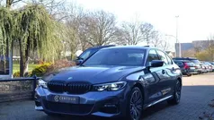 Grijs Gebruikt 2022 BMW 320 M Sport Sedan | € 33.750 (Eerlijke prijs)