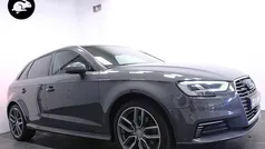 Grijs, metallic lak Gebruikt 2020 Audi A3 Sportback S-Line Hatchback | € 22.900 (Super prijs)