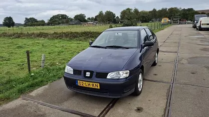 Blauw Gebruikt 2003 Seat Cordoba Stella Sedan | € 695 (Eerlijke prijs)