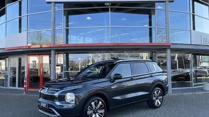 Nieuw Mitsubishi Outlander Instyle 136 PK (100 kW) 2025 Grijs SUV
