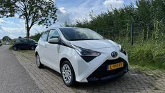 Wit Gebruikt 2021 Toyota Aygo X-play Hatchback | € 9.875 (Eerlijke prijs)