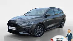 Grijs Gebruikt 2023 Ford Focus ST-Line Stationwagen | € 23.440 (Eerlijke prijs)